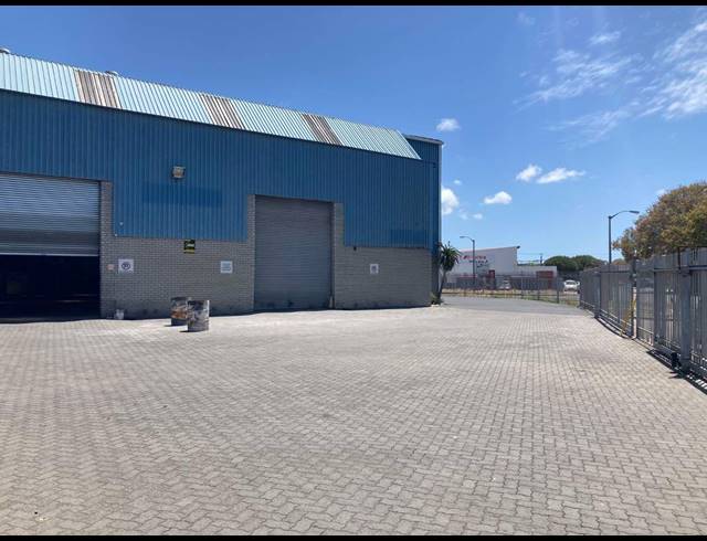 2,200M² WAREHOUSE RENTED IN OTTERY